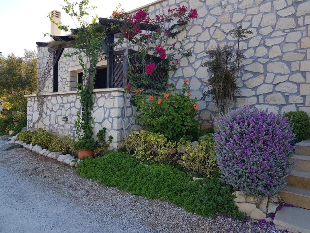 Cottage Du Soleil Makrýgialos エクステリア 写真