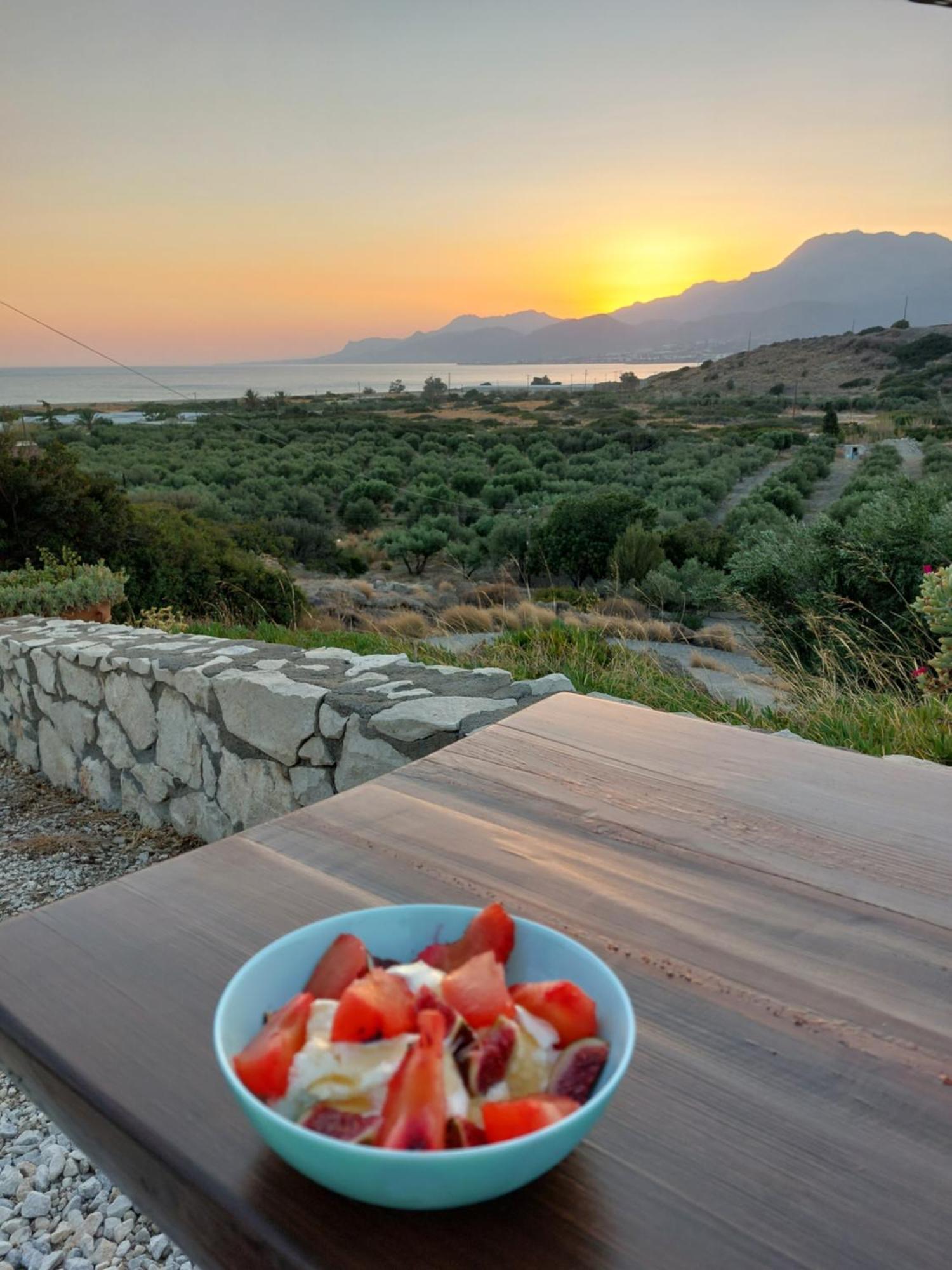 Cottage Du Soleil Makrýgialos エクステリア 写真